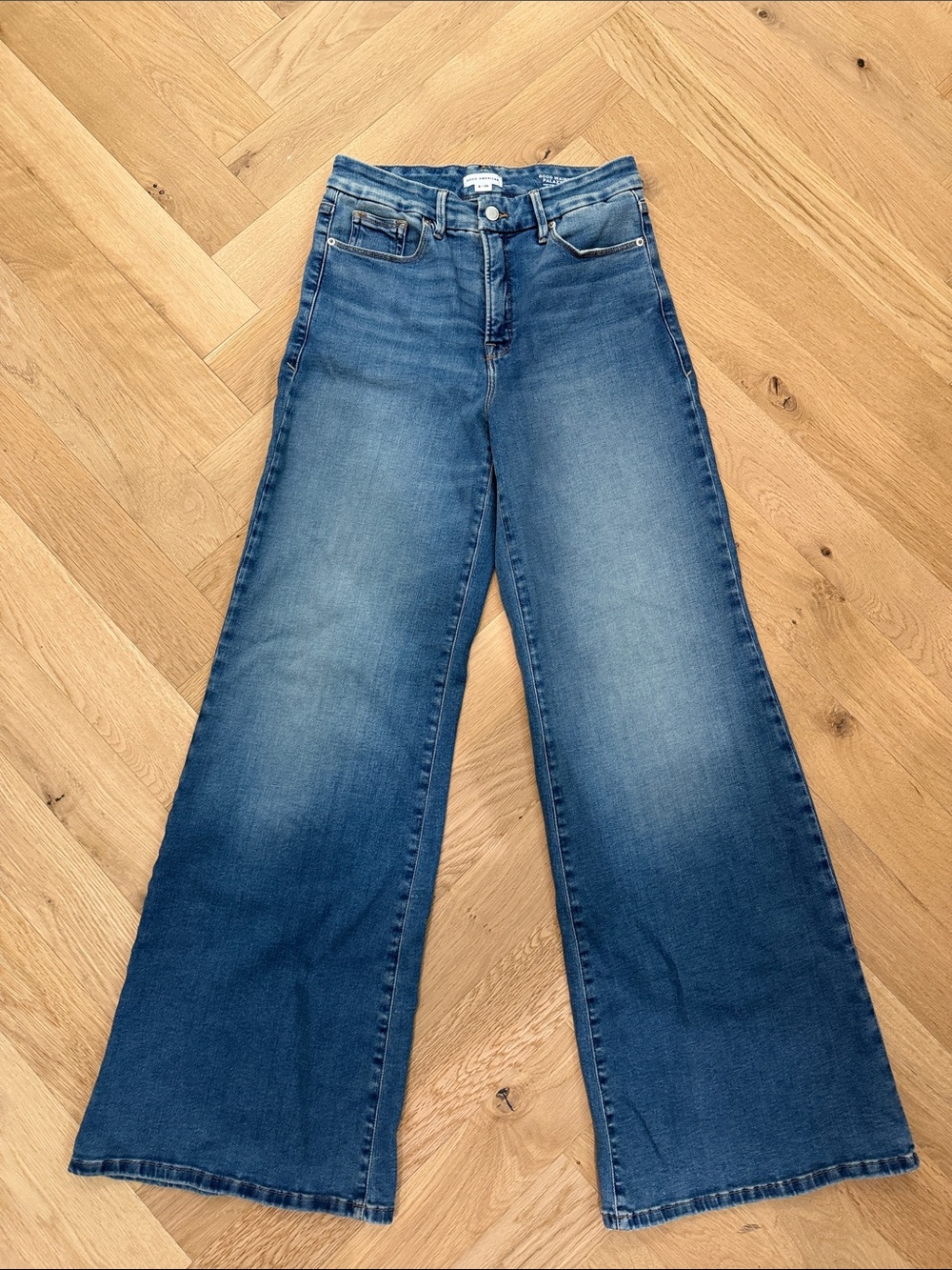 Good American Wide-Leg Palazzo Jeans in Medium Blue Denim - Picture 2 of 3